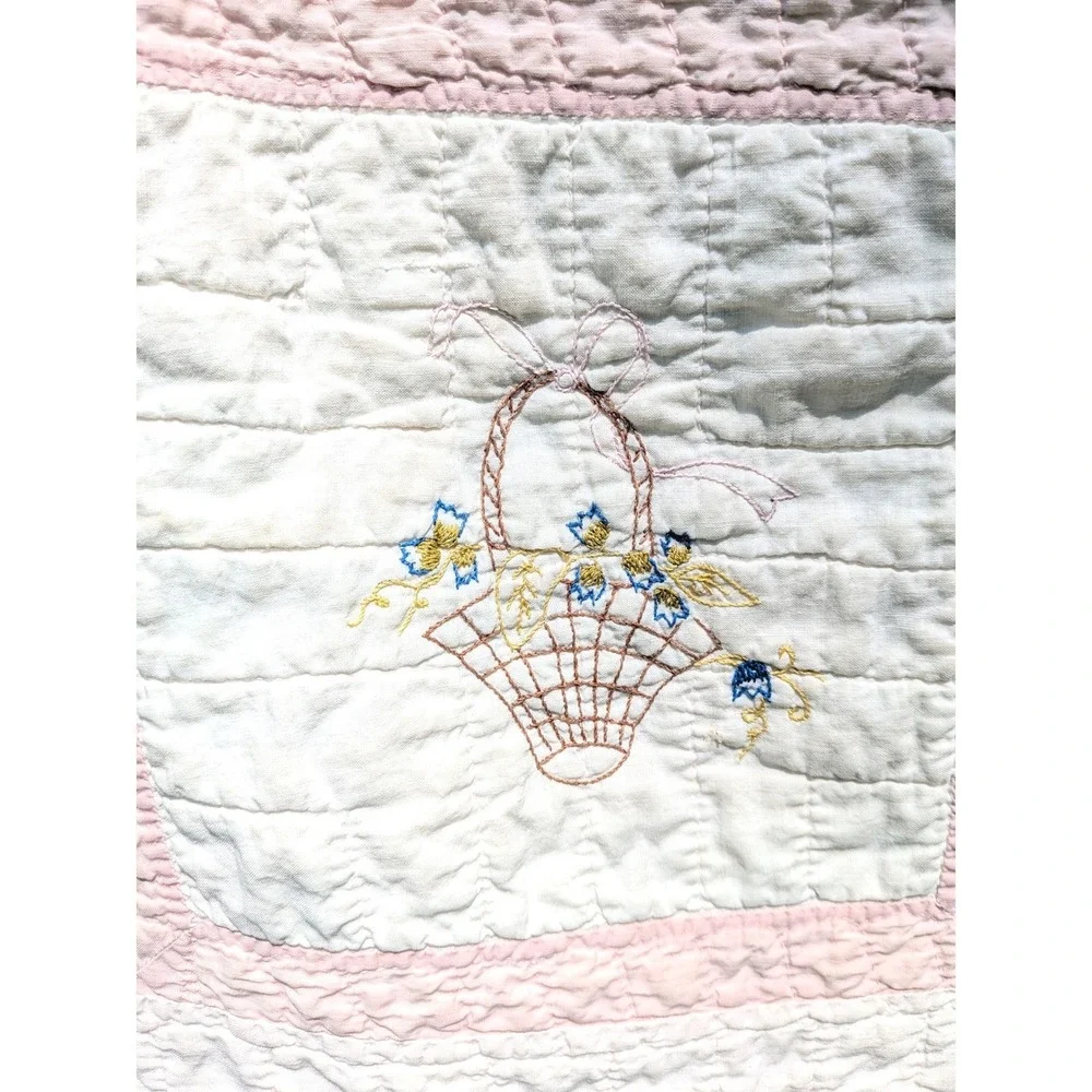 Vintage Sunbonnet Sue Embroidered Pink Quilt Cottagecore Grandmacore Retro Folk